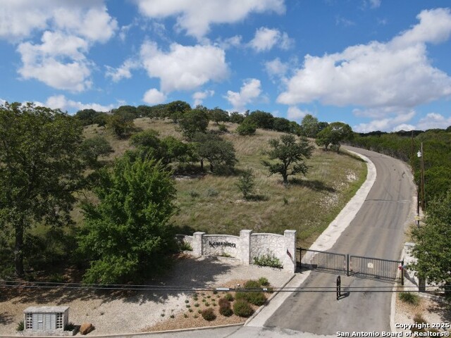 296 Kamira Dr Property Photo 2