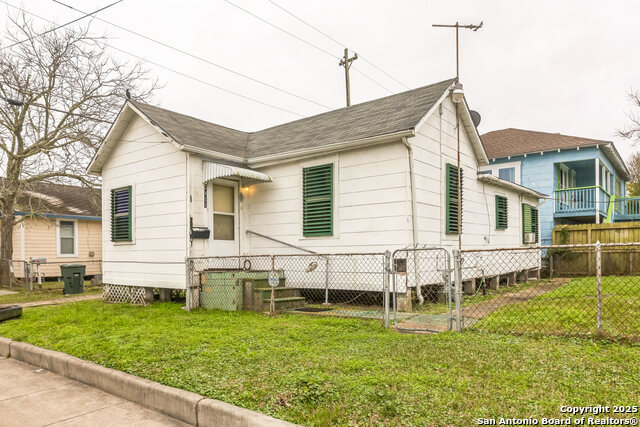 2411 43rd St Property Photo