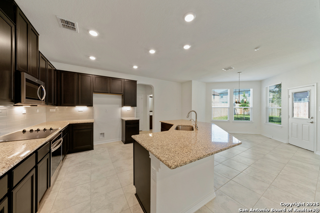 22422 Peonia Park Property Photo 5