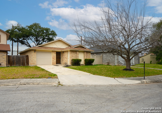 5215 Vinecrest Cir Property Photo 2