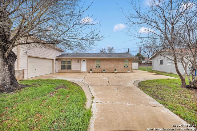 823 Briarcliff Dr Property Photo 2