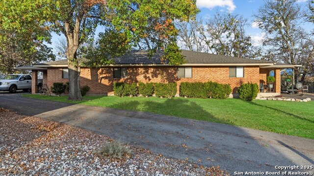 705 Woodcrest Cir Property Photo