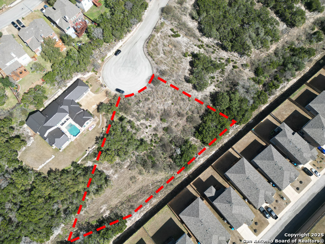 210 Majestic Blf Property Photo 5