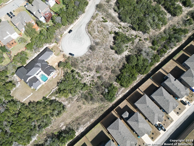 210 Majestic Blf Property Photo 6