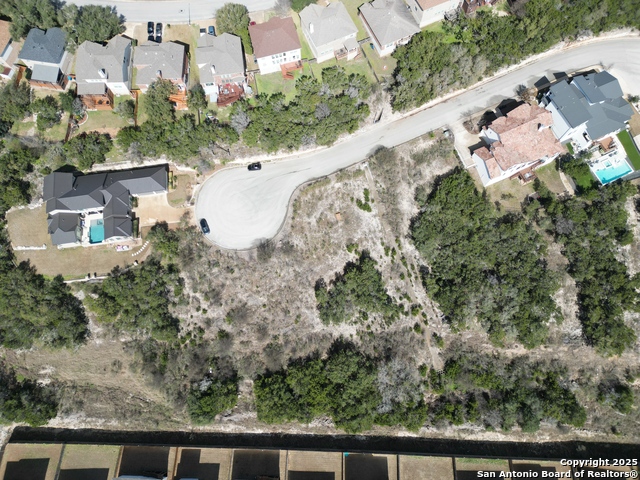 210 Majestic Blf Property Photo 7