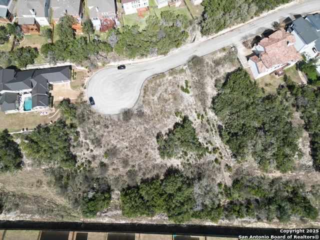 210 Majestic Blf Property Photo 8