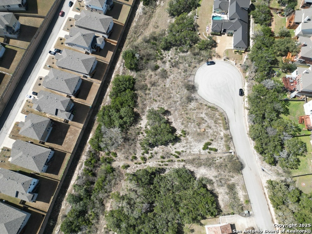 210 Majestic Blf Property Photo 9