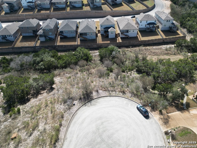 210 Majestic Blf Property Photo 15