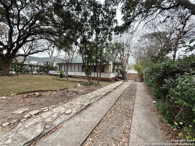 425 Canterbury Hill St Property Photo 3