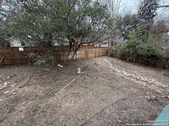 425 Canterbury Hill St Property Photo 5