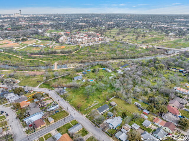 4526 Sierra St Property Photo 4