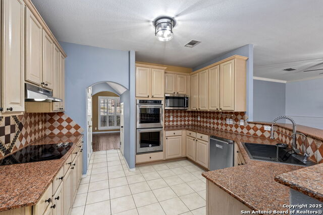 1718 Sandringham Property Photo 15