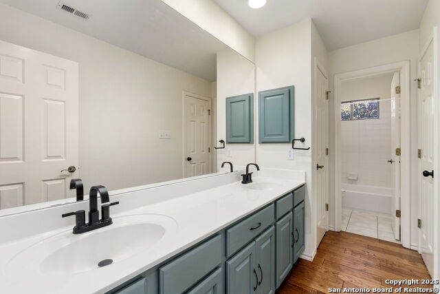 1718 Sandringham Property Photo 33