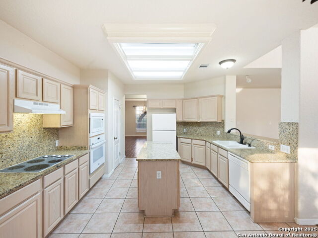 21039 La Pena Property Photo 13