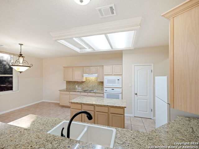 21039 La Pena Property Photo 15
