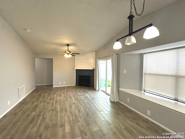 10015 Amber Field Property Photo 3
