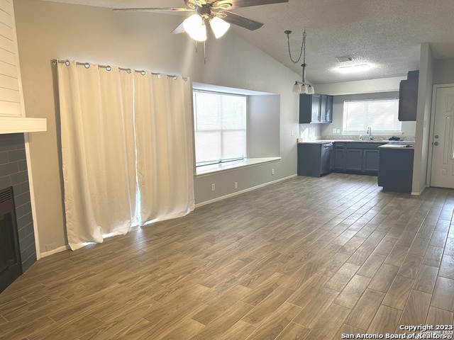 10015 Amber Field Property Photo 4
