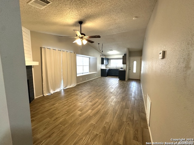 10015 Amber Field Property Photo 5