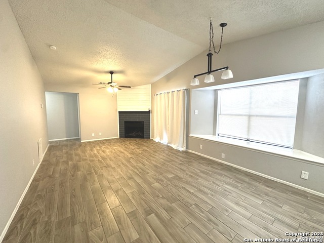 10015 Amber Field Property Photo 6