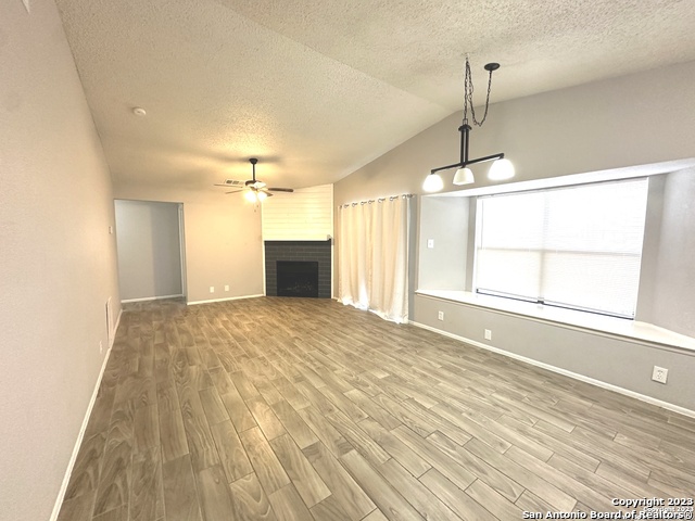 10015 Amber Field Property Photo 7