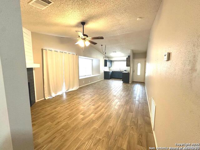 10015 Amber Field Property Photo 7