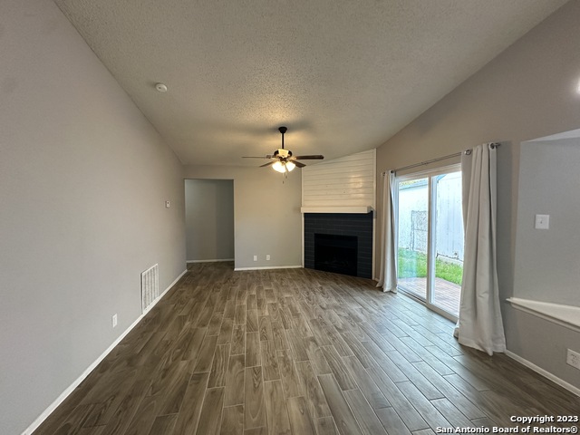 10015 Amber Field Property Photo 8