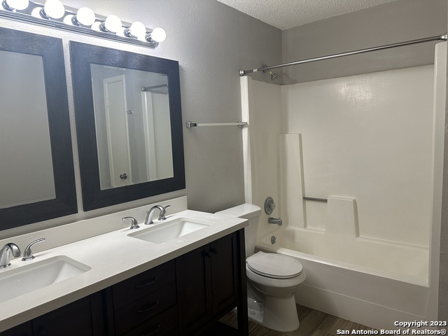 10015 Amber Field Property Photo 19
