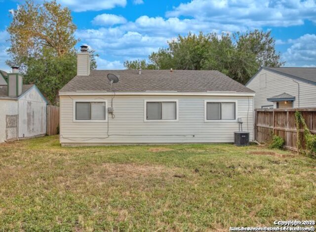 10015 Amber Field Property Photo 22