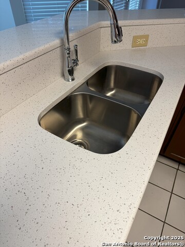 10955 Wurzbach Property Photo 9