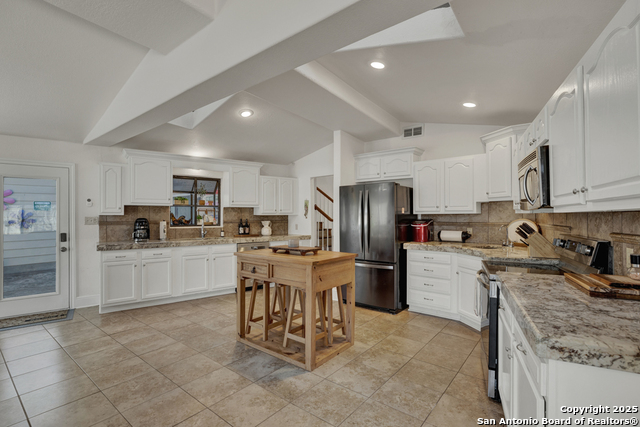 1438 Sleepy Hollow Property Photo 8