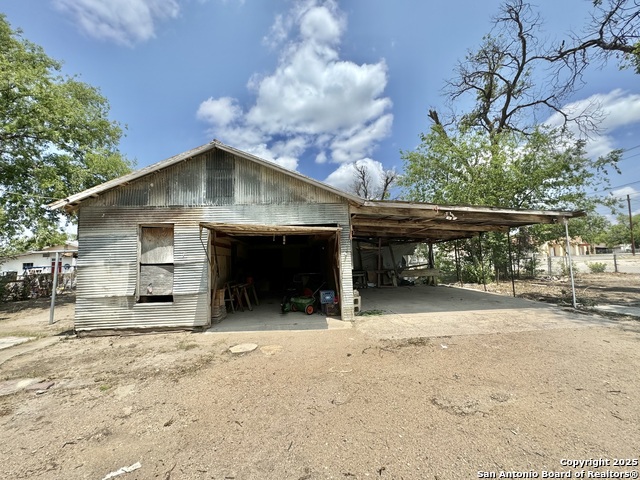 207 Rodriguez St Property Photo 3