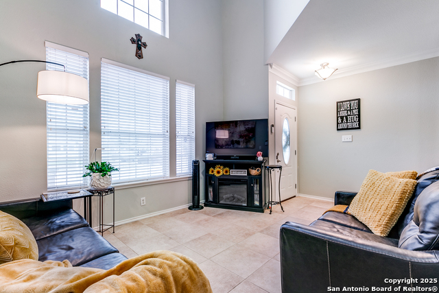 2707 Crown Holw Property Photo 2