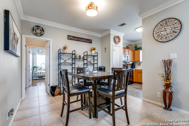 2707 Crown Holw Property Photo 5