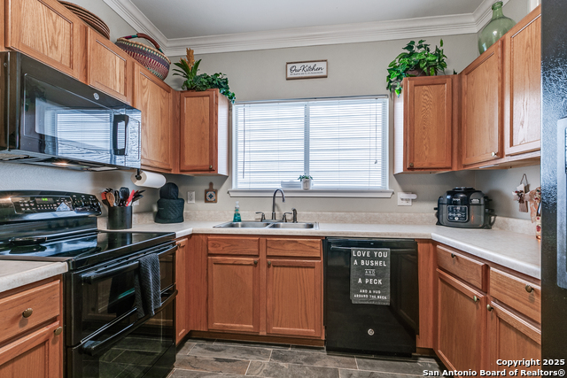 2707 Crown Holw Property Photo 6