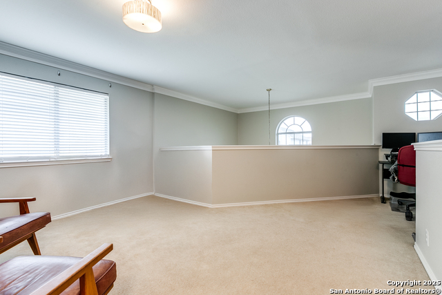 2707 Crown Holw Property Photo 9