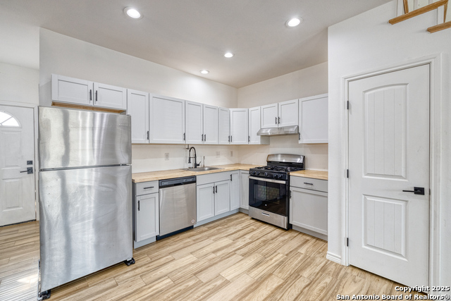 1100 W Houston St Property Photo 5
