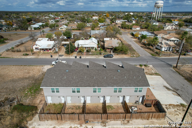 1100 W Houston St Property Photo 13