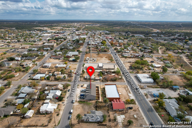 1100 W Houston St Property Photo 14