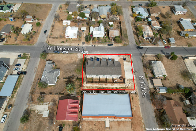 1100 W Houston St Property Photo 15