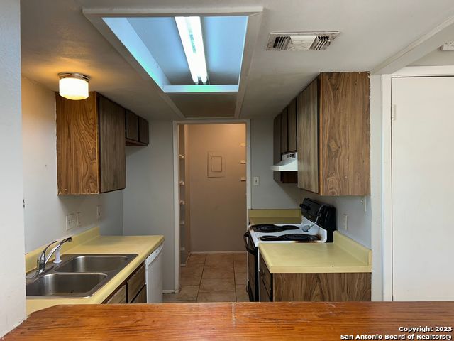 629 Oak Park Dr Property Photo 4