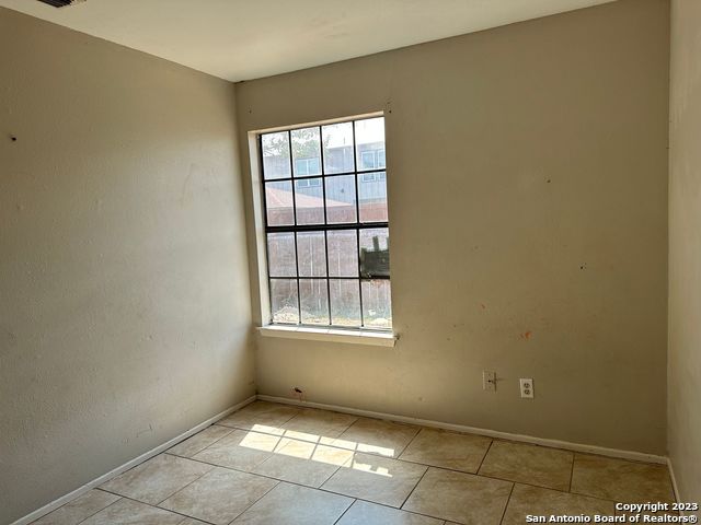 629 Oak Park Dr Property Photo 9