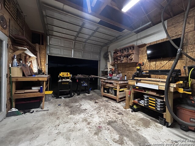 701 Kreutzberg Property Photo 32