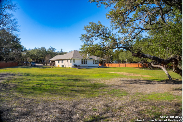 8610 Classic Oaks Property Photo 31