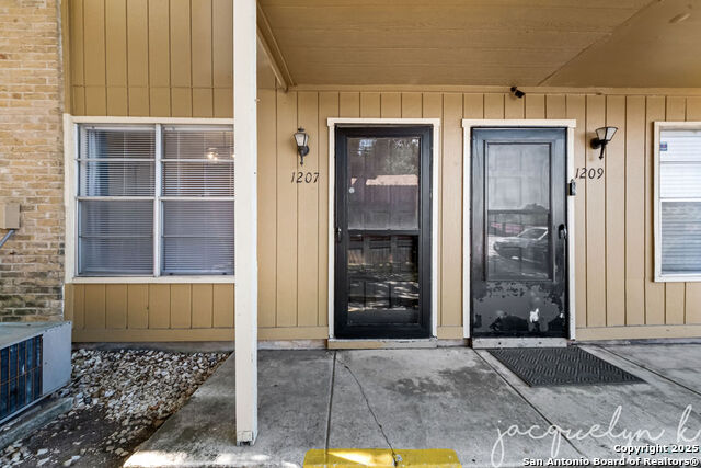 923 Vance Jackson Property Photo