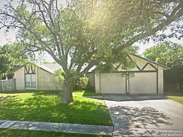 8242 Creekline Dr Property Photo