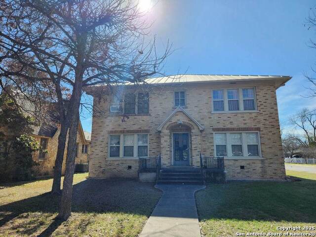 438 W Kings Hwy Property Photo