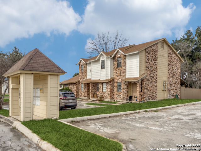 10530 Starcrest Property Photo 2