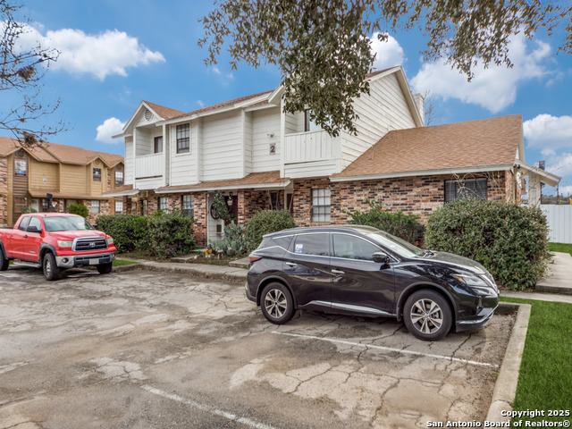 10530 Starcrest Property Photo 6