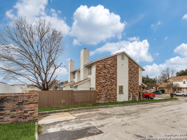 10530 Starcrest Property Photo 13