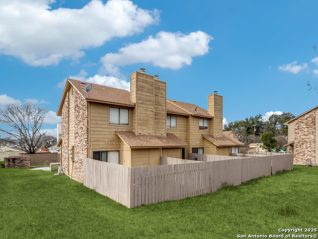10530 Starcrest Property Photo 15